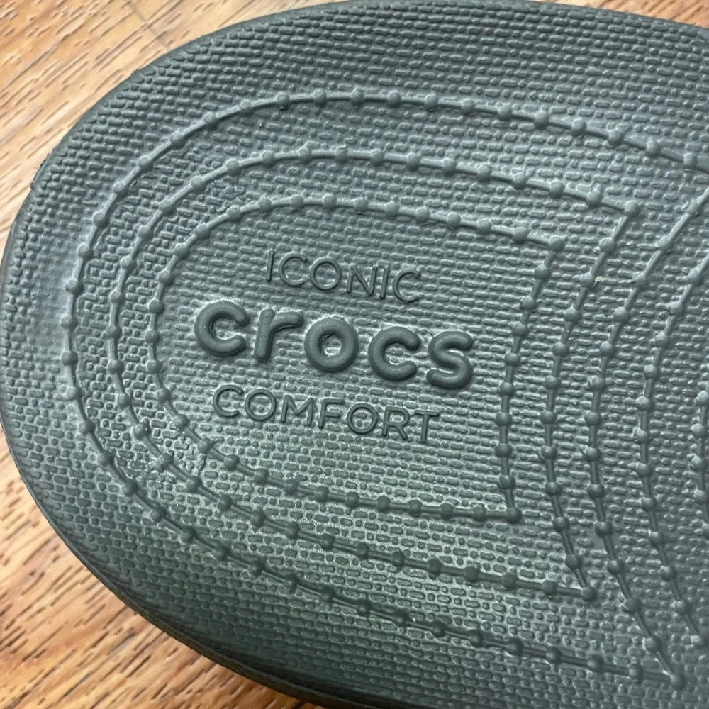 Crocs Men’s Swiftwater Flip Flops NWT
